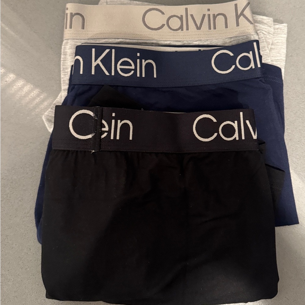 Calvin Klein Men’s Boxer Briefs – 3 Pack – Black, Navy & Gray – Size M – New